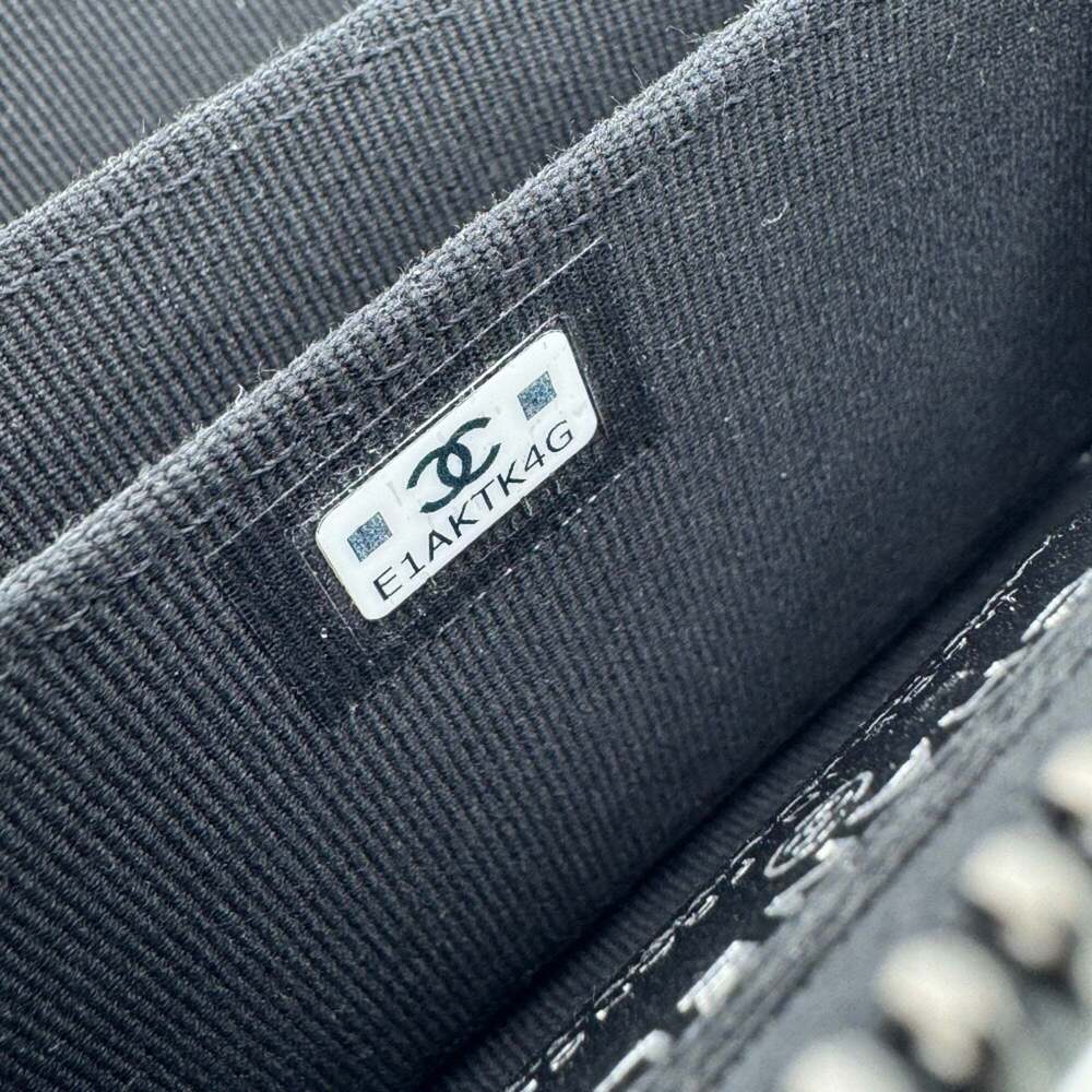 CHANEL Authentic Black Wallet - Picture 6 of 9